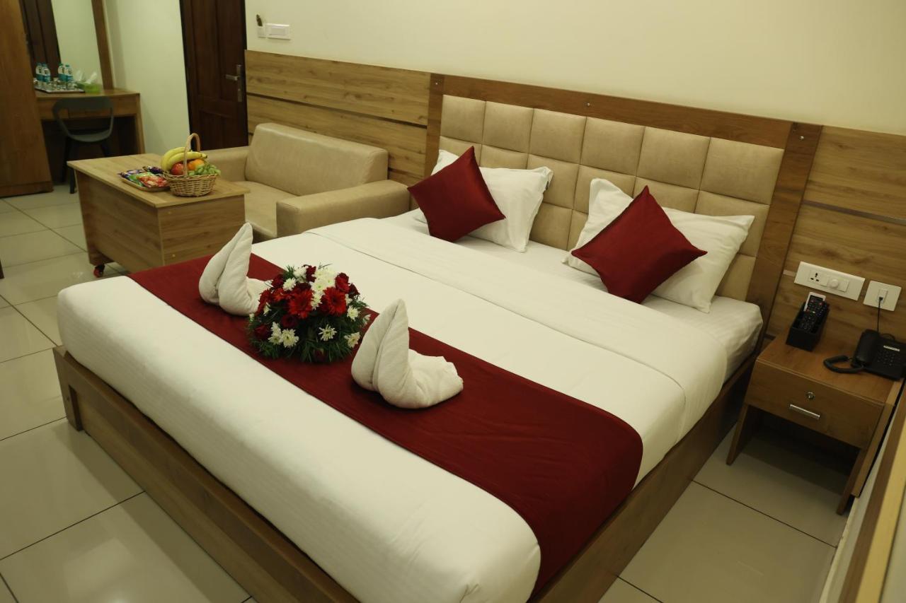 Balaji Regency Kanhangad Kannangad Exterior photo