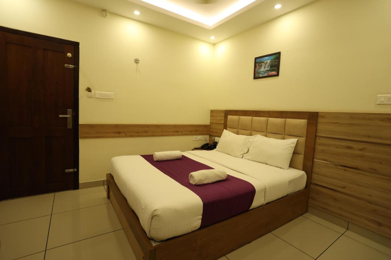 Balaji Regency Kanhangad Kannangad Exterior photo