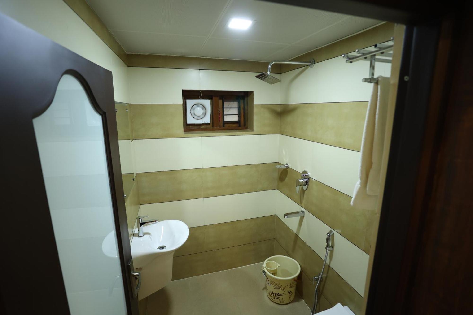 Balaji Regency Kanhangad Kannangad Exterior photo